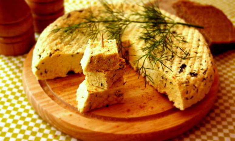 Рецепт сыра домашнего, пряного, с зеленью