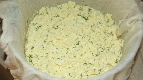 сыр домашний, пряный, с зеленью