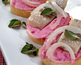 Картофельные тарталетки с сельдью