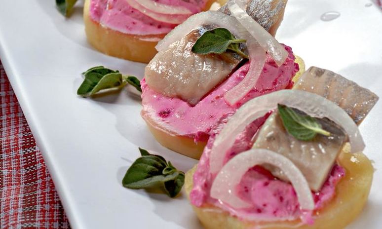 Рецепт картофельных тарталеток с сельдью