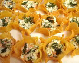 Сырные тарталетки с салатом из креветок