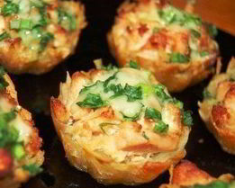 Тарталетки из картофеля под чесночным соусом