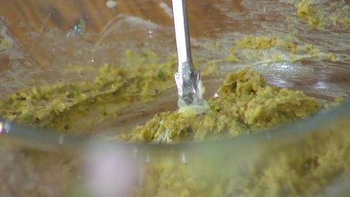 тарталетки с абрикосами и фисташковым кремом