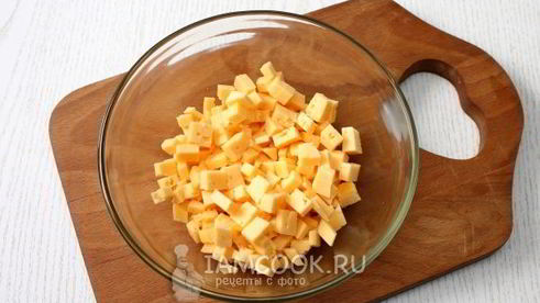 тарталетки с ананасами и крабовыми палочками