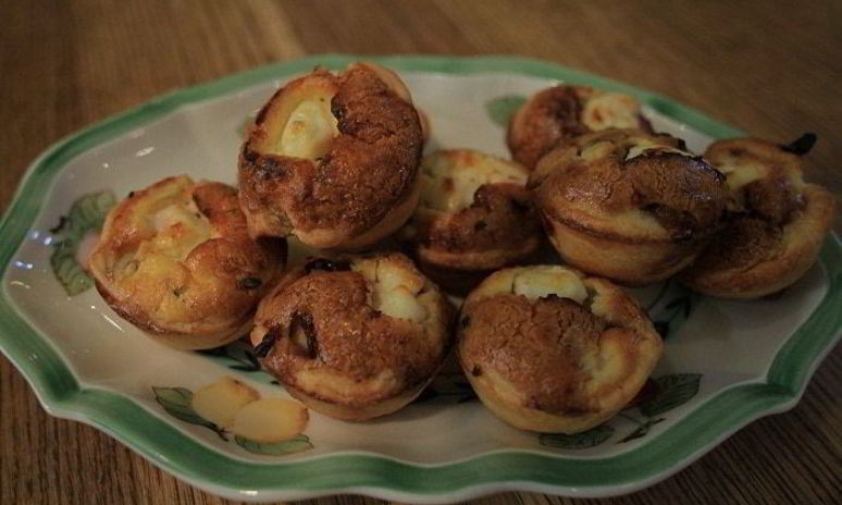 Рецепт тарталеток с карамелизированным луком и фетой