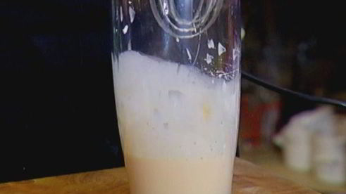 тарталетки с карамелизированным луком и фетой