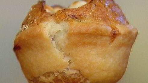 тарталетки с карамелизированным луком и фетой