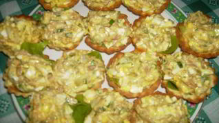 Тарталетки с консервированным тунцом