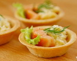 Тарталетки с копченой рыбой