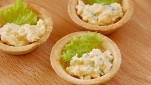 тарталетки с копченой рыбой