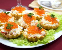 Тарталетки с крабовыми палочками