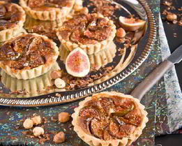 Тарталетки с кремом франжипани и инжиром