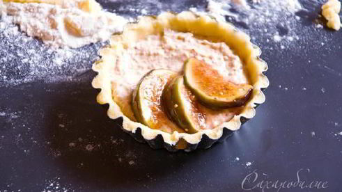 тарталетки с кремом франжипани и инжиром