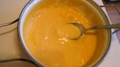 тарталетки с кремом и ягодами