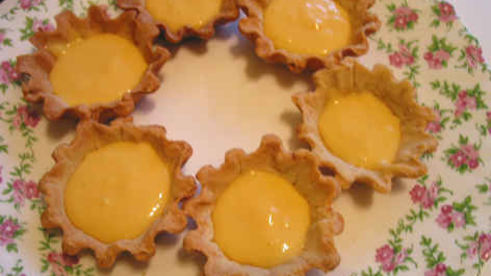 тарталетки с кремом и ягодами