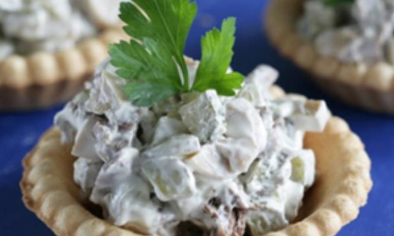 Рецепт тарталеток с салатом из говядины и грибов в мультиварке