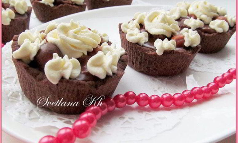 Рецепт тарталеток с шоколадно-ореховой карамелью и сливками