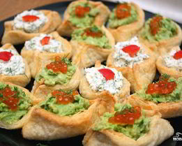 Тарталетки с сыром и чесноком