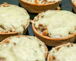 Тарталетки с сыром и грибами