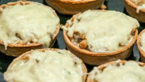тарталетки с сыром и грибами