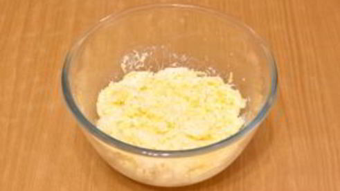 тарталетки с сыром и помидорами