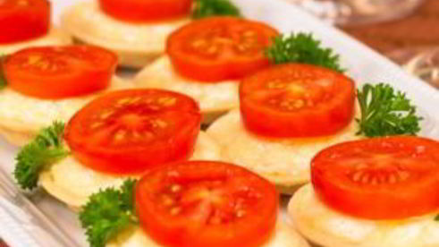 тарталетки с сыром и помидорами