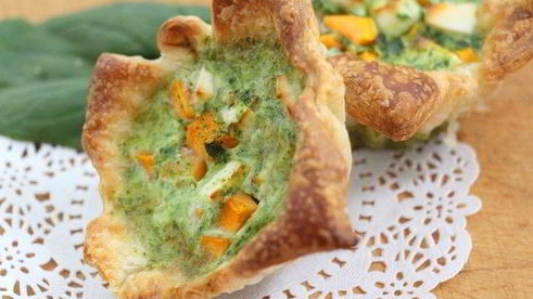 тарталетки с тыквой и фетой в сливочно-шпинатной заливке