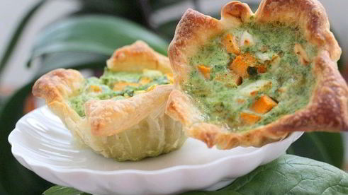 тарталетки с тыквой и фетой в сливочно-шпинатной заливке