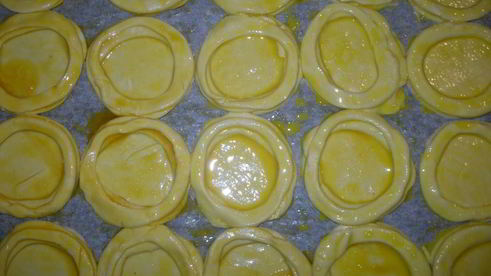 тарталетки с яблоками