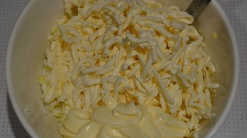 тарталетки с яйцом и сыром