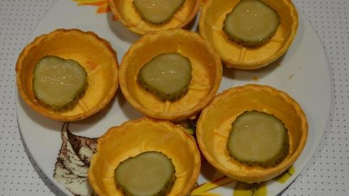 тарталетки с яйцом и сыром