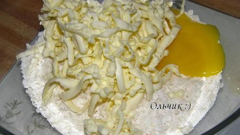 закусочные рисовые тарталетки с запеченными овощами и куриным филе под сыром