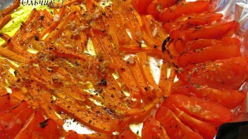 закусочные рисовые тарталетки с запеченными овощами и куриным филе под сыром