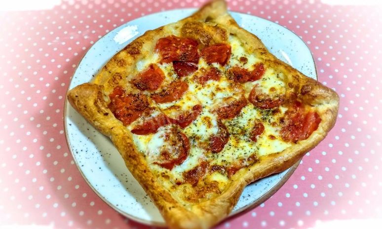 Рецепт капрезе тарт с томатами и сыром моцарелла