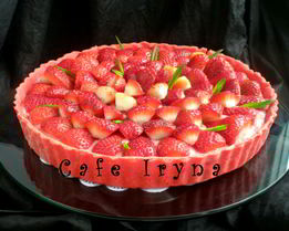 Клубничный тарт с фундуком