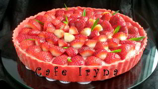 Клубничный тарт с фундуком