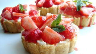 Клубничный тарт с манным пудингом