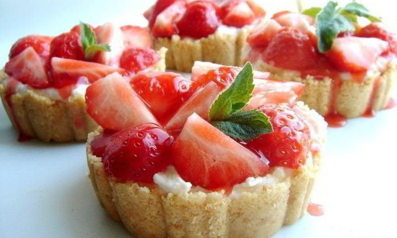 Рецепт клубничного тарта с манным пудингом