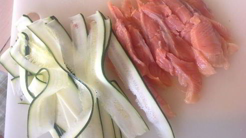 маленькие тарты с лососем и цукини розами