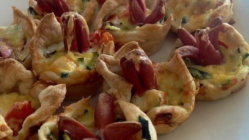 маленькие тарты с лососем и цукини розами