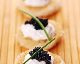 Новогодние тартинки с икрой