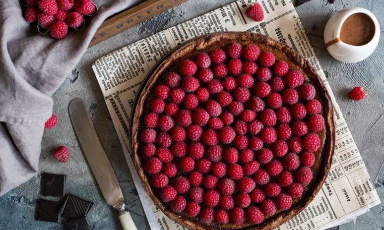 Рецепт шоколадного тарта с малиной