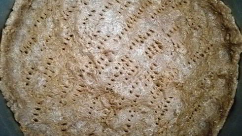 шоколадный теплый тарт с вишнями и сливами