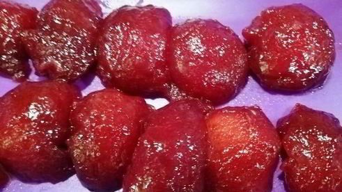 шоколадный теплый тарт с вишнями и сливами