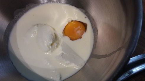 сливовый тарт с фисташковым штрейзелем