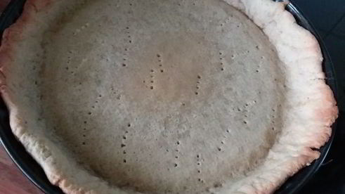 сливовый тарт с фисташковым штрейзелем