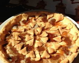 Тарт из творожного теста с карамельками