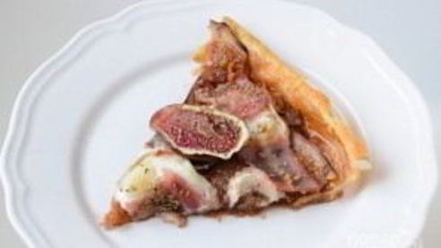 тарт с беконом и инжиром