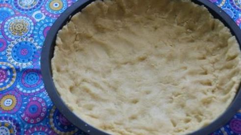 тарт с брусникой и запеченным ганашем из белого шоколада