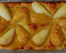 Тарт с грушами в абрикосовой глазури